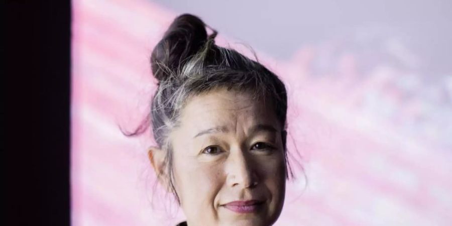 Hito Steyerl gehört zu den international einflussreichsten Medienkünstlerinnen und mischt mit ihren gesellschaftskritischen Installationen den Kunstbetrieb auf. Foto: Rolf Vennenbernd/dpa