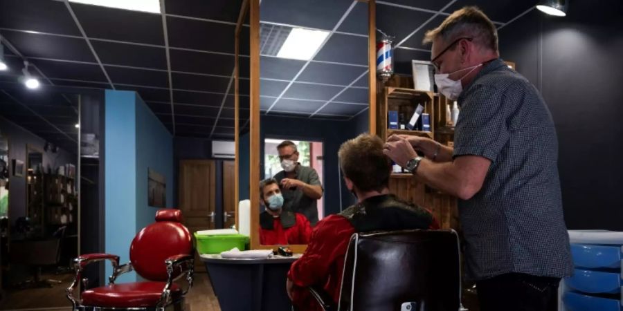 Friseur und Kunde