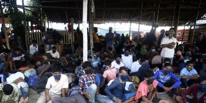 Geflüchtete Rohingya auf der indonesischen Insel Sumatra Geflüchtete Rohingya auf der indonesischen Insel Sumatra