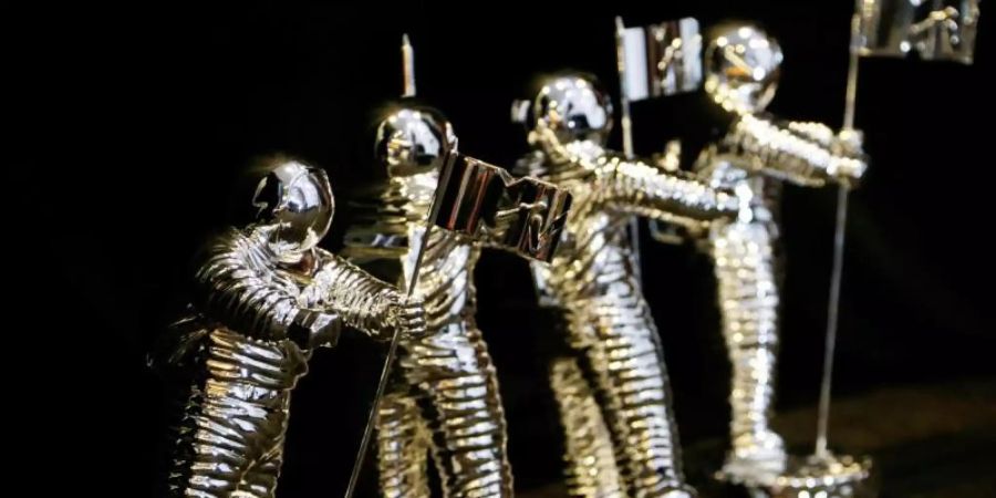 Statuetten des MTV Moonman stehen bereit. Foto: Jason Szenes/EPA/dpa