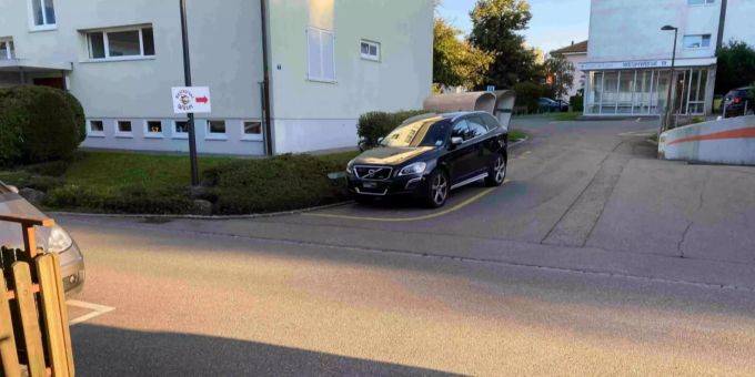Unfall zwischen Velofahrer und Fussgänger.