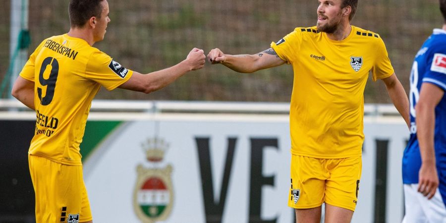 Der frühere Dortmunder Kevin Grosskreutz (r) fordert einen Umbruch beim BVB.
