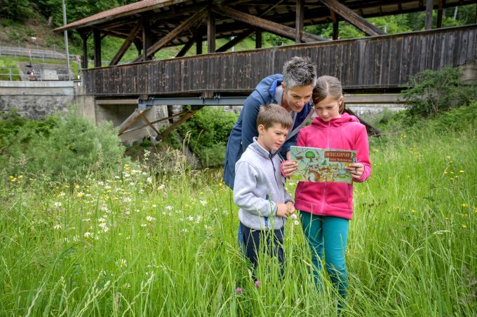 Das «Entdecker-Büchlein» bekommt Ihr am Anfang des Pfads in der Erlebniswelt von Kambly. Ausflüge Familie Schweiz Tipps
