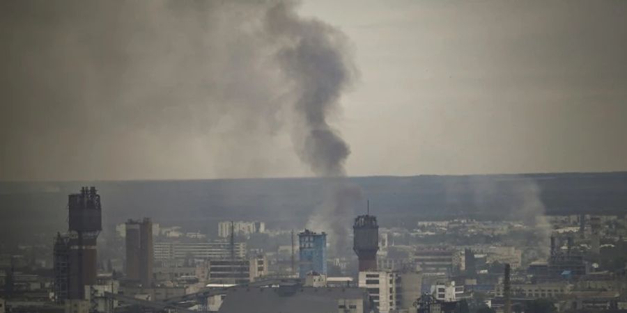 Rauch steigt in Sjewjerodonezk auf