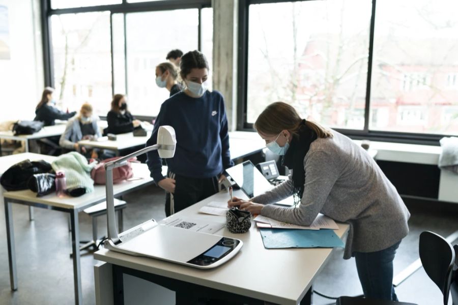 «Lehrpersonen leisten viel unbezahlte Überzeit, weil sonst die Arbeit nicht zu schaffen ist», erklärt der Dachverband der Lehrerinnen und Lehrer.