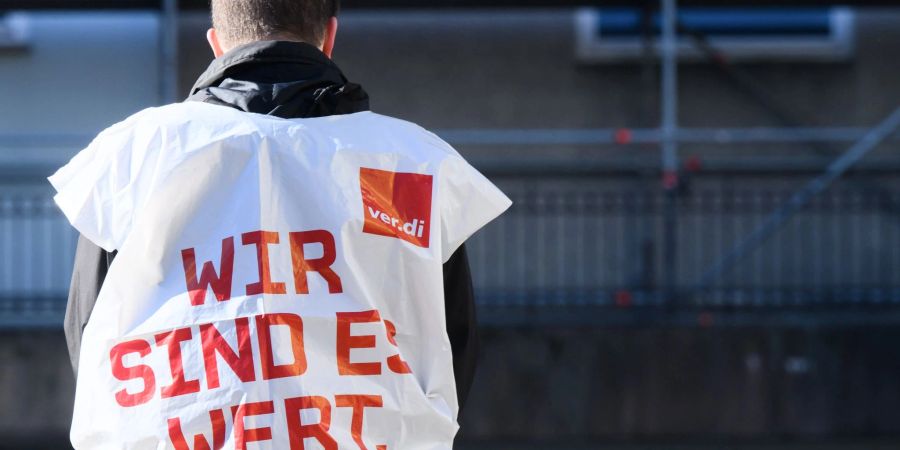 Inflation ausgleichen: Gewerkschaften fordern ein deutliches Lohnplus.