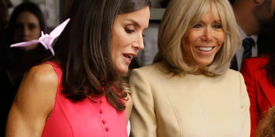 Königin Letizia von Spanien und Brigitte Macron im Königlichen Theater.