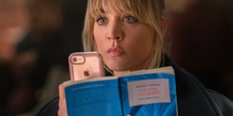 Kaley Cuoco als Cassie Bowden in der zweiten Staffel von «The Flight Attendant».