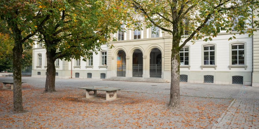 Der Schulhausplatz beim Alten Schulhaus in Winterthur.