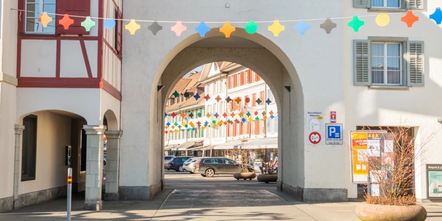 Das Untertor in Richtung Hauptgasse im Zentrum von Willisau.