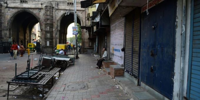 In Ahmedabad schlossen Ladenbesitzer wegen der Proteste ihre Geschäfte In Ahmedabad schlossen Ladenbesitzer wegen der Proteste ihre Geschäfte