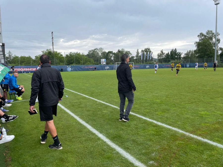 Hakan Yakin an der Seitenlinie des FC Schaffhausen.