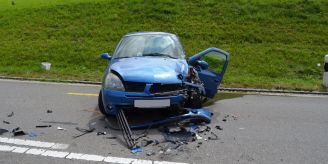 Hundwil AR - Kollisionsunfall zwischen zwei Autos