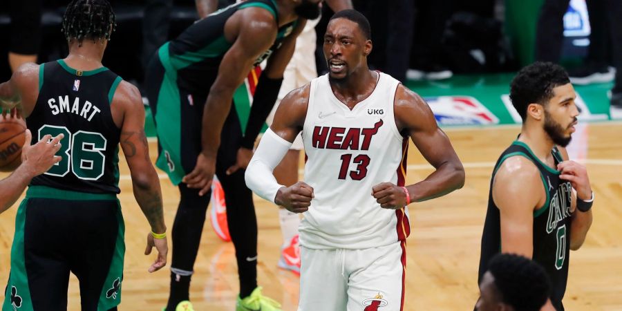 Bam Adebayo (13) von den Miami Heat freut sich über den Sieg gegen die Boston Celtics.