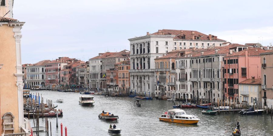 Blick auf den Canal Grande in Venedig: Alle zwei Jahre trifft sich dort die internationale Kunstwelt.