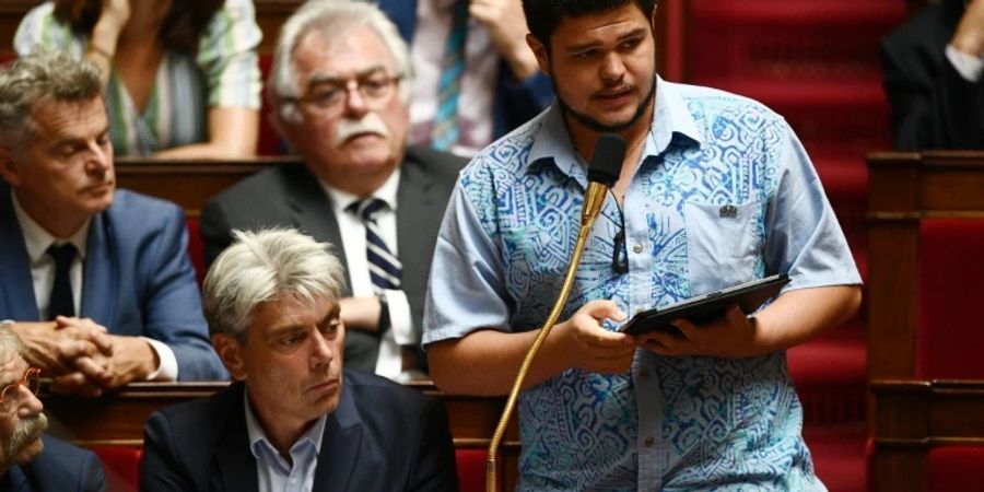 Ein Abgeordneter aus Französisch-Polynesien.