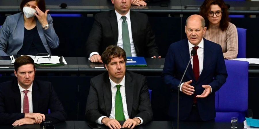 Scholz auf der Regierungsbank im Bundestag