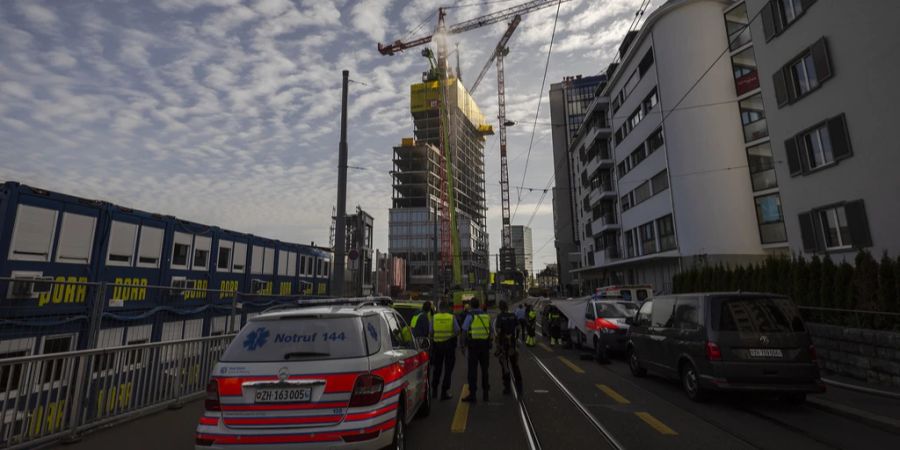 Die Polizei ist in Zürich-Oerlikon im Einsatz.