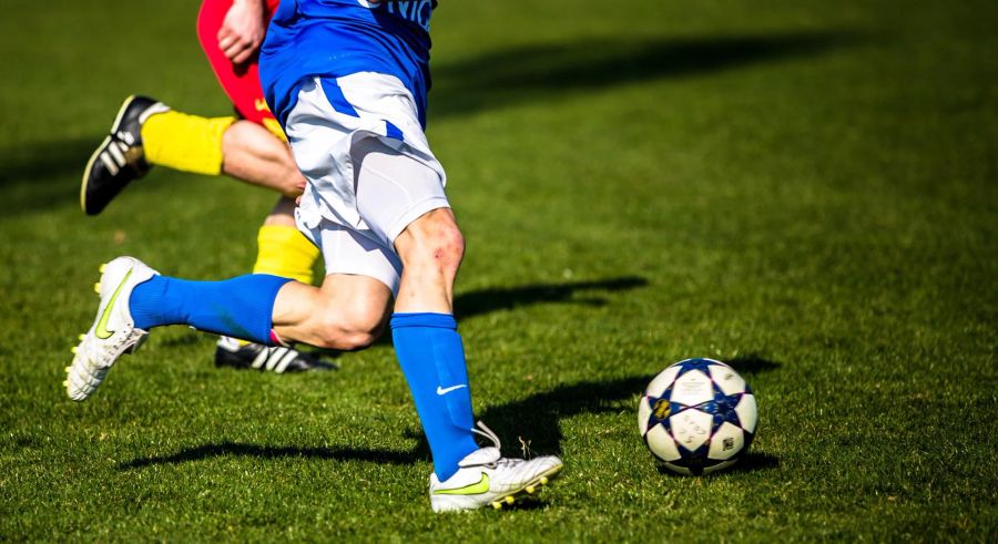 Fussball Rasen Spieler Schuhe
