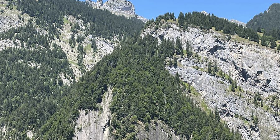 An dieser Stelle im Lütschental im Berner Oberland ist am Montagmittag ein Basejumper tödlich verunglückt.