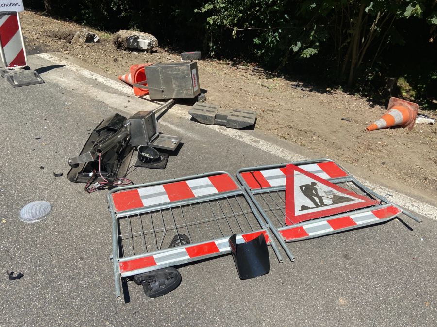 An der Strasseneinrichtung entstand ein Sachschaden