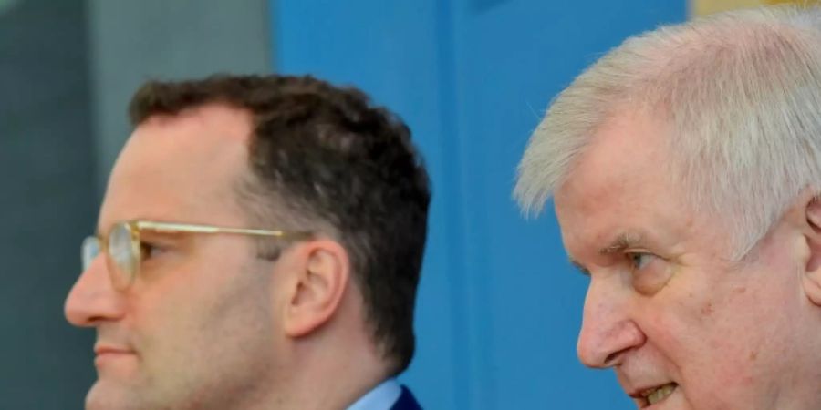 Jens Spahn (CDU) und Horst Seehofer (CSU)