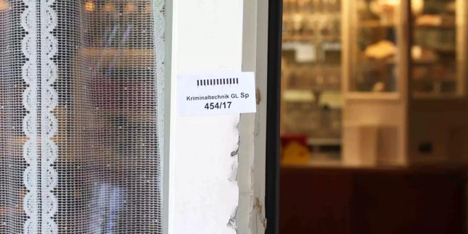 Beim Einbruch wurde Schmuck entwendet. Einbruchdiebstahl