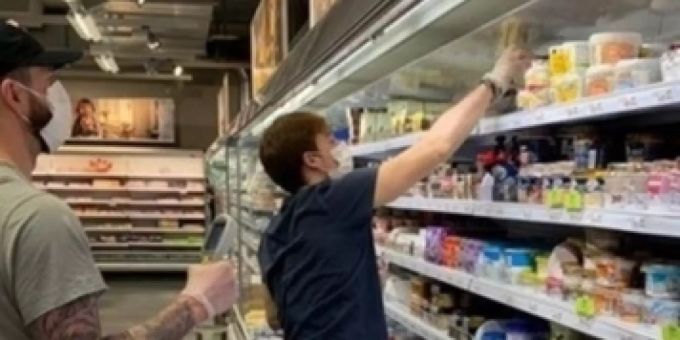 Corona-Einsatz - Gottéron-Spieler gehen für ältere Menschen einkaufen