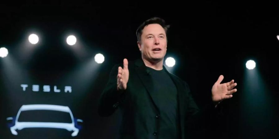 Tesla-Chef Elon Musk hatte im November 2019 überraschend angekündigt, dass der Elektroauto-Hersteller seine europäische Fabrik bei Berlin bauen will. Foto: Jae C. Hong/AP/dpa