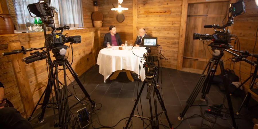 Bernhard Alpstaeg mit Fussball-Chefreporter Mischi Wettstein beim Talk auf dem Uetliberg.