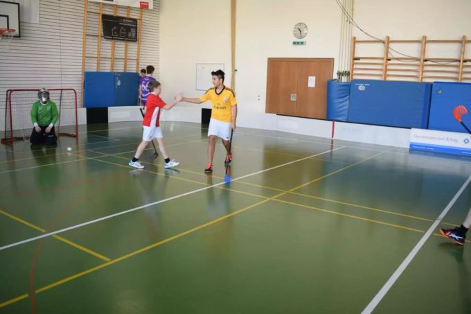 Jeweils am Freitag führt der Unihockeyverein Brunegg ein Training für Junioren durch. Unihockeyverein Brunegg
