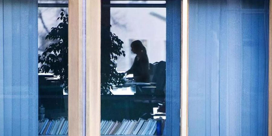 Frauen in Deutschland verdienen im Mittel weniger als Männer. Foto: Daniel Naupold/dpa
