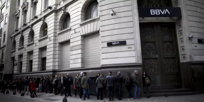 Milliardenverlust - Spanische Bank BBVA macht trotzdem Gewinn