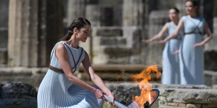 Olympische Flamme wird fast ohne Zuschauer entzündet
