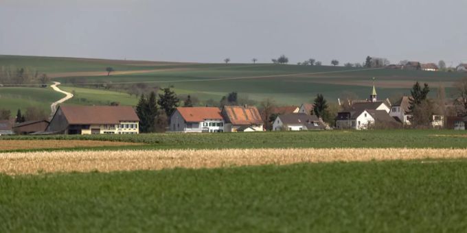 In Gächlingen SH kam es zu einem grösseren Polizeieinsatz. Gächlingen SH