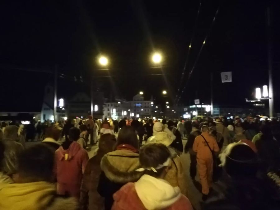 Am Donnerstagmorgen eröffneten in Luzern tausende Verkleidete die Fasnacht 2020.