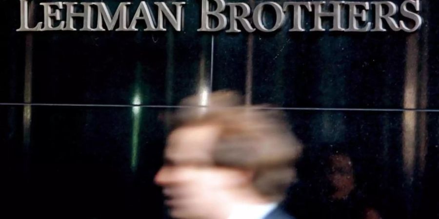 Die Zentrale der US-Investmentbank Lehman Brothers in New York im September 2008. Foto: Peter Foley/EPA/dpa