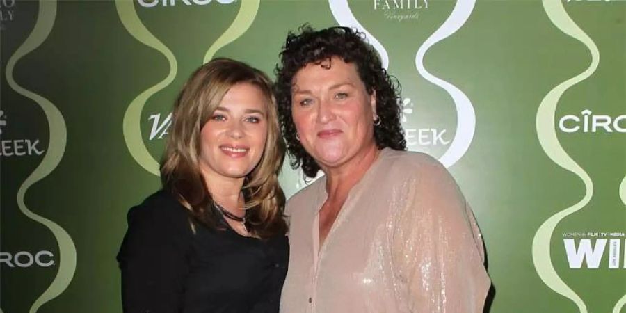Bridgett Casteen, Dot-Marie Jones