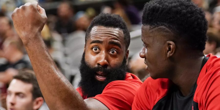 James Harden (l.) war einer der besten Mitspieler von Clint Capela bei den Rockets.