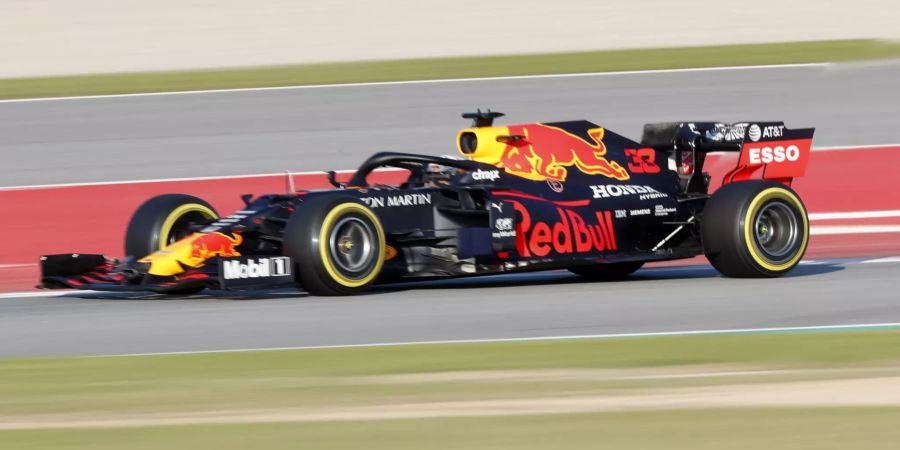 Max Verstappen am Steuer des Red Bull RB16 bei den Formel-1-Testfahrten in Barcelona.