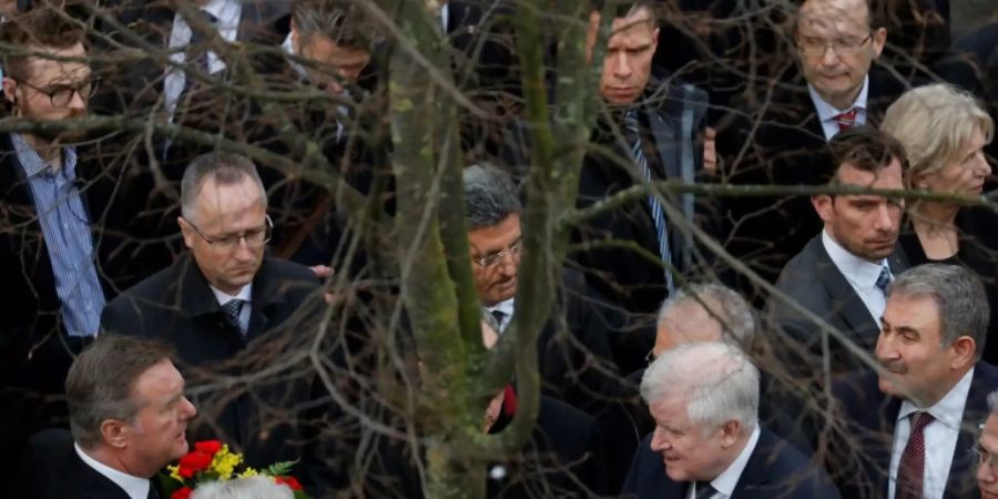 Seehofer am Tatort in Hanau