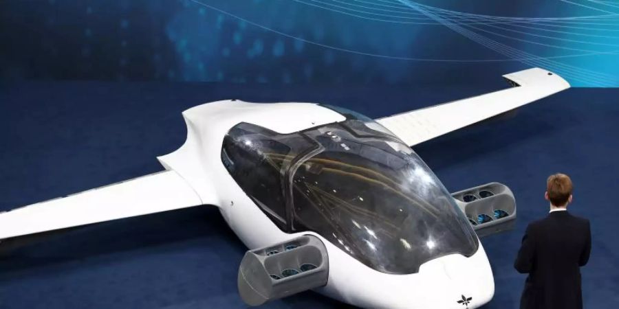 Der Prototyp des ersten flugfähigen Flugtaxis, der eVTOL des Herstellers Lilium. Foto: Daniel Karmann/dpa