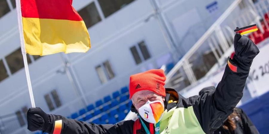 Deutschlands Verbands-Präsident Friedhelm Julius Beucher ist zufrieden mit dem ersten Wettkampf-Wochenendes bei den Winter-Paralympics. Foto: Jens Büttner/dpa-Zentralbild/dpa