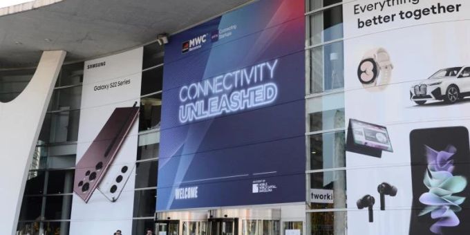 Barcelona - Geräte-Verzahnung im Mittelpunkt bei Mobilfunk-Messe