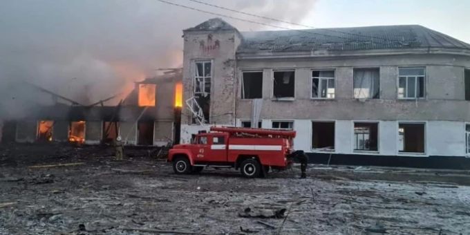 Die angegriffene Schule in Merefa merafa ukraine krieg