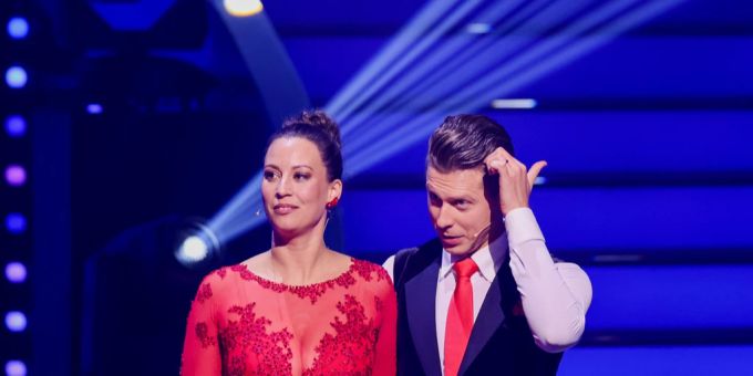 Caroline Bosbach neben Valentin Lusin bei «Let's Dance» am 1. April 2022. let's dance