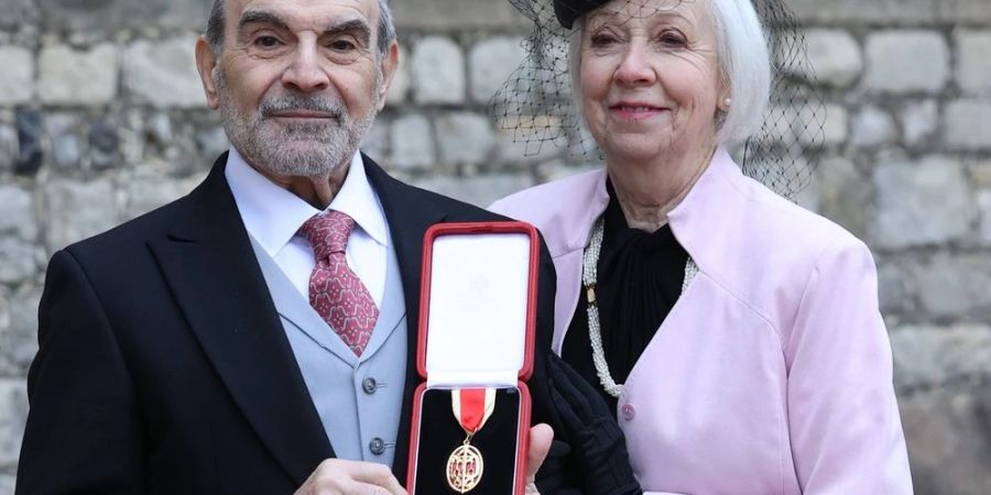 David Suchet mit seiner Ehefrau Sheila Ferris auf Schloss Windsor.