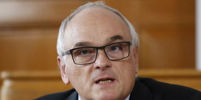 Der bernische Gesundheitsdirektor Pierre Alain Schnegg hält es für möglich, dass der Bundesrat die Quarantänepflicht schrittweise abschafft. (Archivbild) Der bernische Gesundheitsdirektor Pierre Alain Schnegg hält es für möglich, dass der Bundesrat die Quarantänepflicht schrittweise abschafft. (Archivbild)