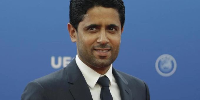 PSG-Fans fordern den Rücktritt des Club-Präsidenten, Nasser Al-Khelaifi. Foto: Claude Paris/AP/dpa/Archivbild PSG-Fans fordern den Rücktritt des Club-Präsidenten, Nasser Al-Khelaifi. Foto: Claude Paris/AP/dpa/Archivbild