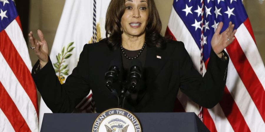 ARCHIV - US-Vizepräsidentin Kamala Harris wird bei der Münchner Sicherheitskonferenz im Februar erwartet. (Archivbild) Foto: Jay Laprete/ AP/dpa
